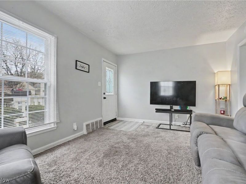 834 Sarcee Avenue , Akron, OH 44305 Photo 8