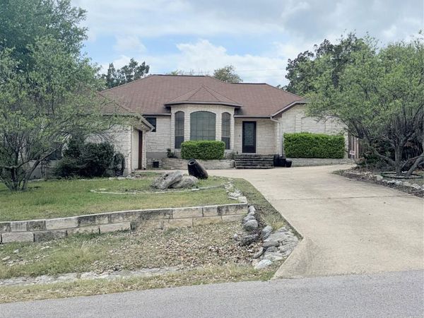 611 Rolling Green DR, Lakeway, TX 78734