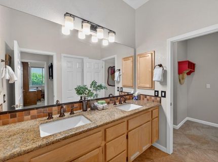 1817 Titian Ct, Davis, CA 95618 Photo