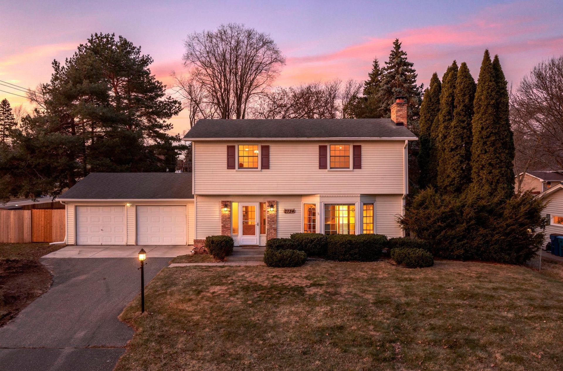 2734 Riviera Drive N White Bear Lake, MN 55110