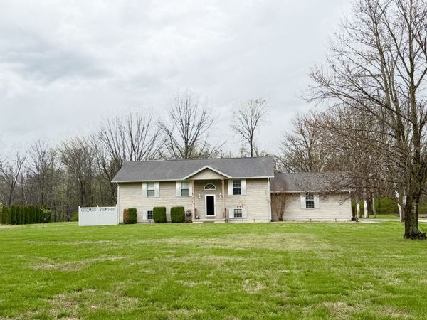 658 Deerfield Road , Walnut Hill, IL 62893