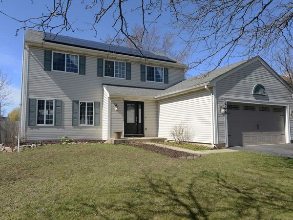 460 Danbury Drive , Carol Stream, IL 60188