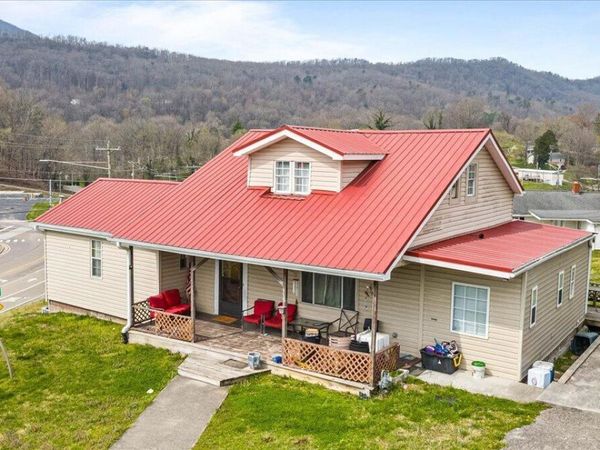 111 Longfield Rd, Rocky Top, TN 37769