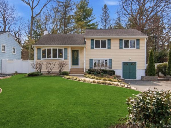 24 Aldrich Street , Huntington Station, NY 11746