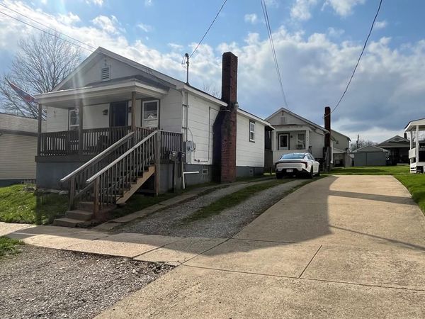 163 Oak Avenue, Moundsville, WV 26041