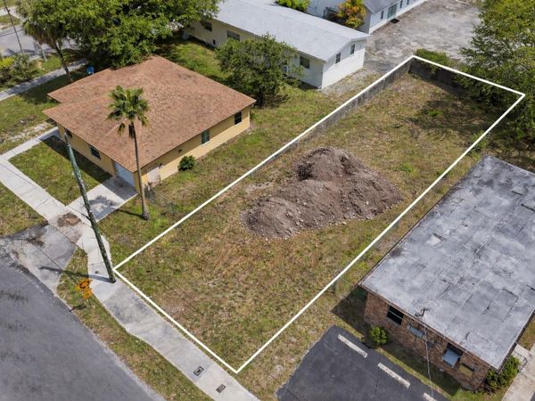 438 NW 13th Avenue, Fort Lauderdale, FL 33311