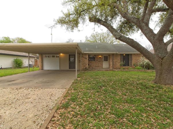 1102 Fowzer ST E, Taylor, TX 76574