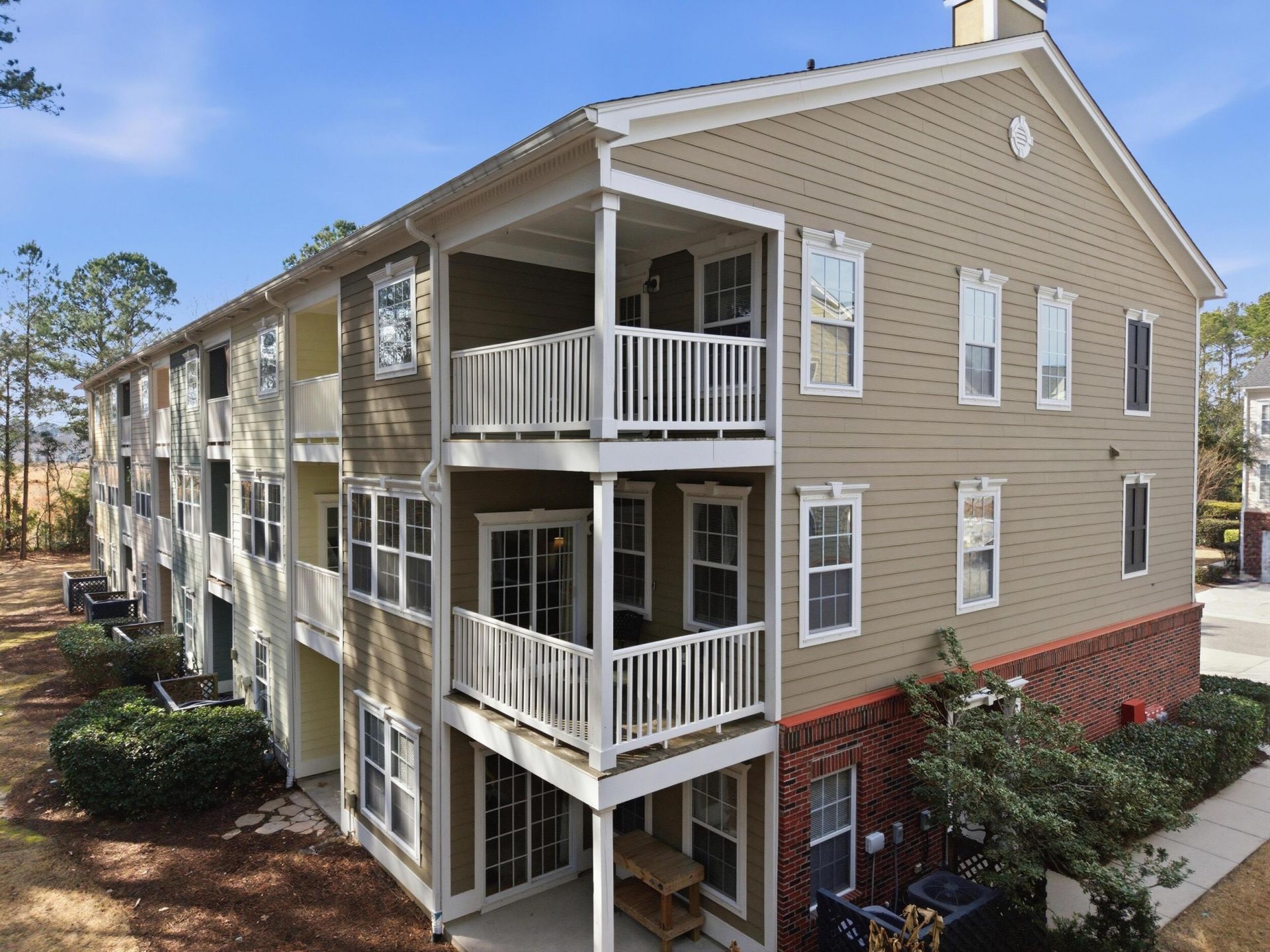 3451 Claremont Street Photo 27