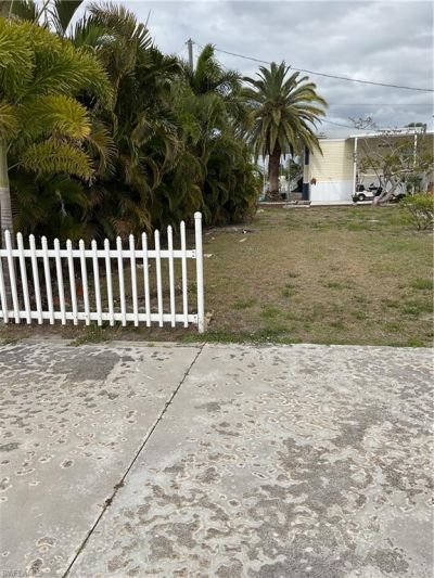 5012 Flamingo Dr, Saint James City, FL 33956 Photo