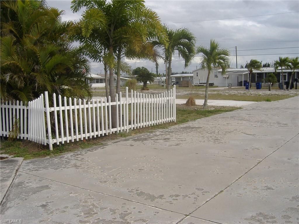 5012 Flamingo Dr, Saint James City, FL 33956 Photo