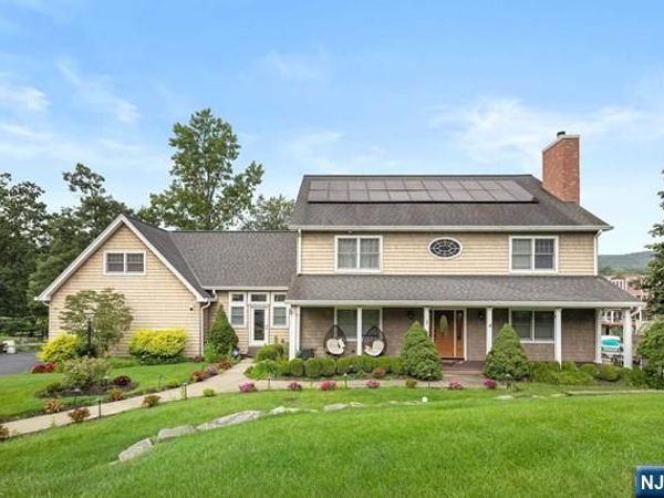 27 Ringwood Lane, WEST MILFORD, NJ 07421