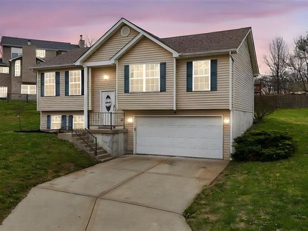 38 Shady Tree Court , Winfield, MO 63389