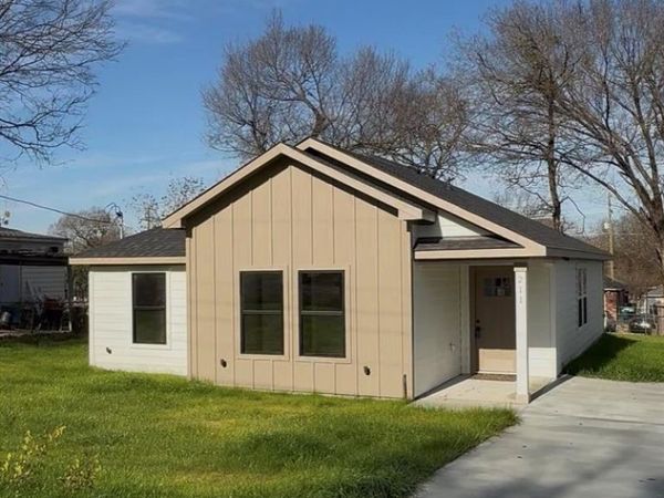 211 Garlock Street, Wilmer, TX 75172