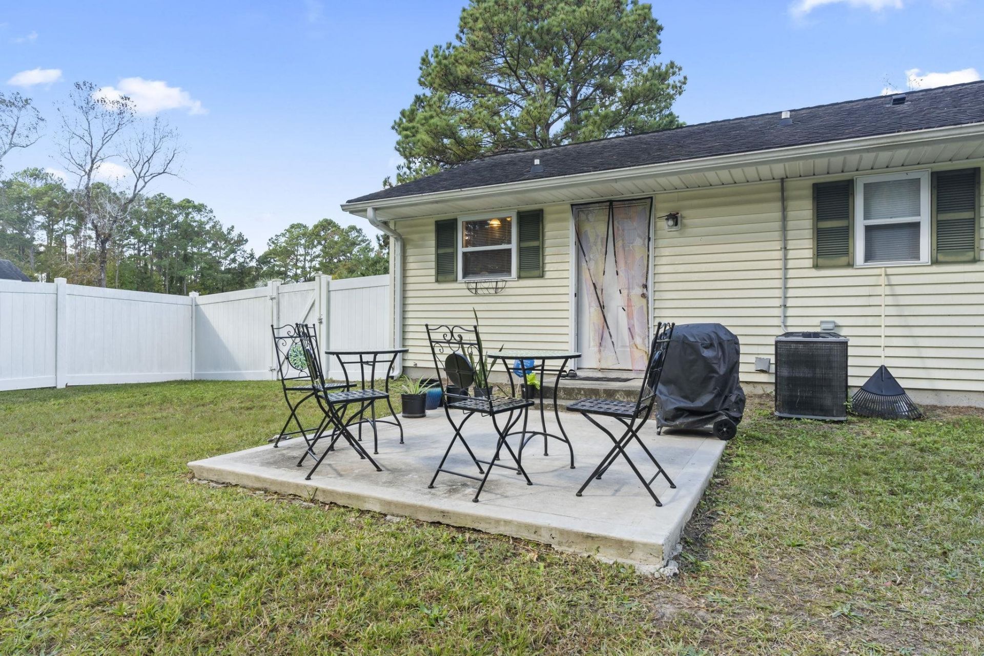 1300 Ragin St.  Photo 23