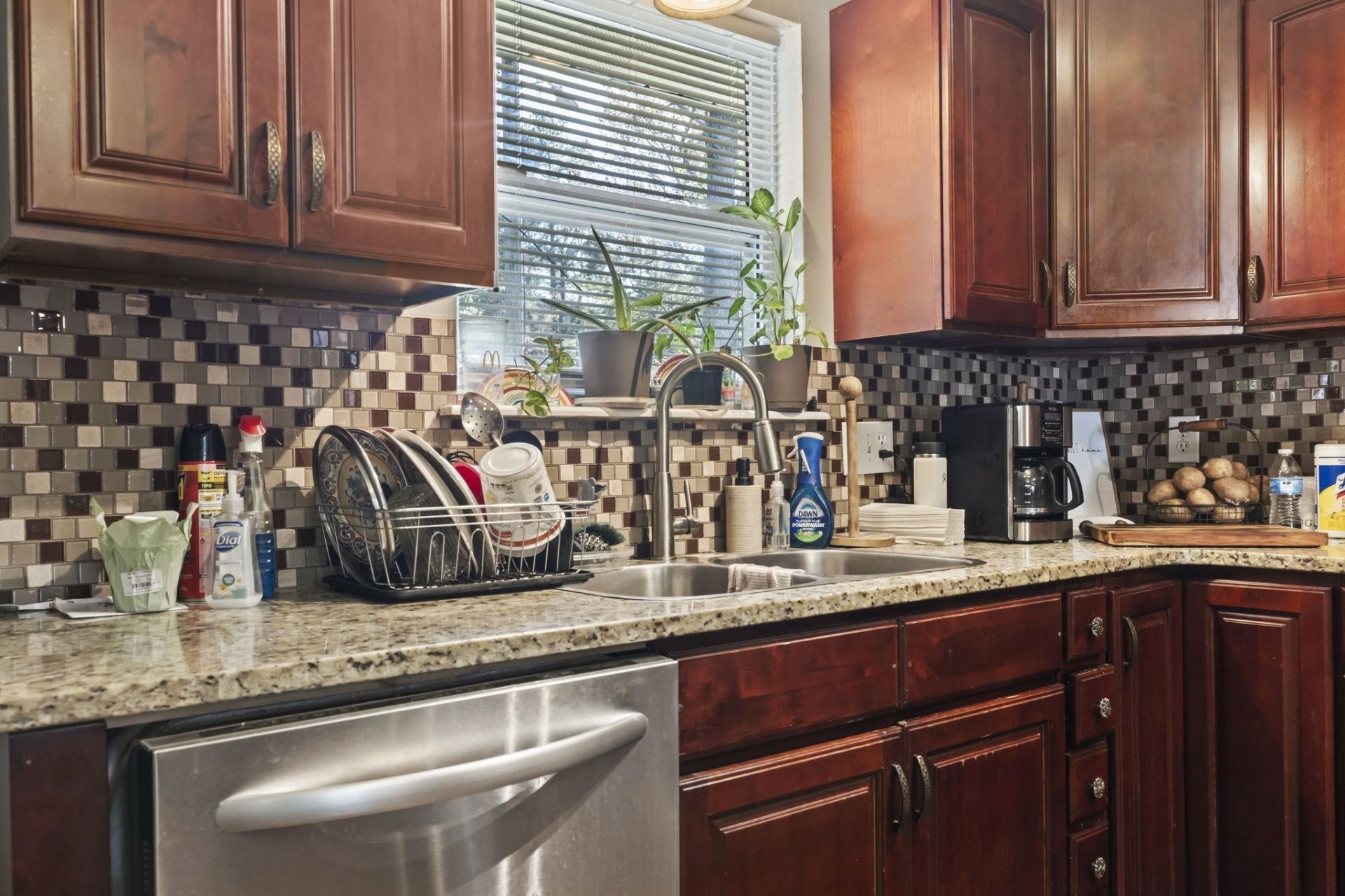 1300 Ragin St.  Photo 4