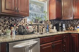 1300 Ragin St.  photo 4