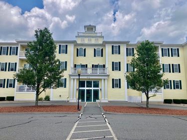 1818 Main St, Unit 306, Holden, MA 01522