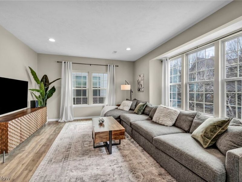 1383 Beach Avenue, Lakewood, OH 44107 Photo 5