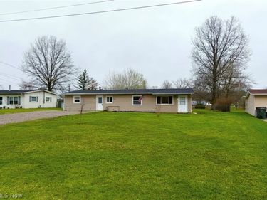 12114 National Drive, Grafton, OH 44044