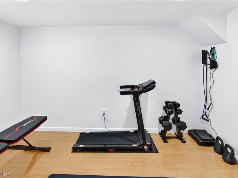 10903 Parkhurst Drive , Cleveland, OH 44111 Photo 31