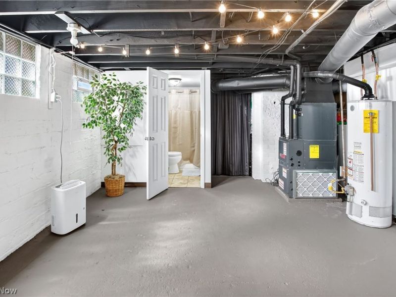 10903 Parkhurst Drive , Cleveland, OH 44111 Photo 35