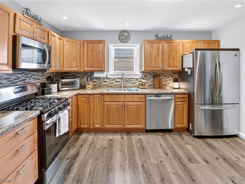 10903 Parkhurst Drive , Cleveland, OH 44111 Photo 5