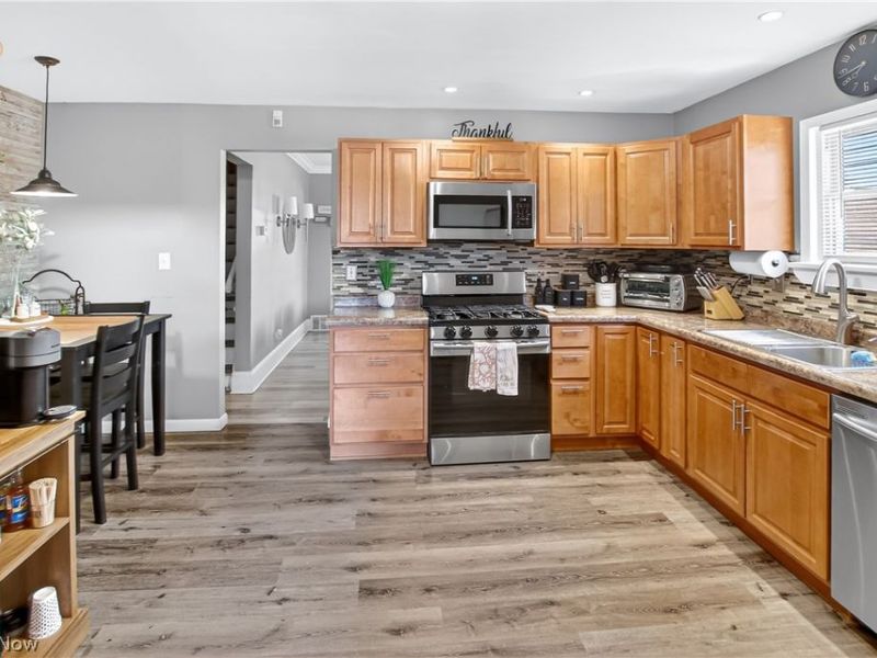 10903 Parkhurst Drive , Cleveland, OH 44111 Photo 6