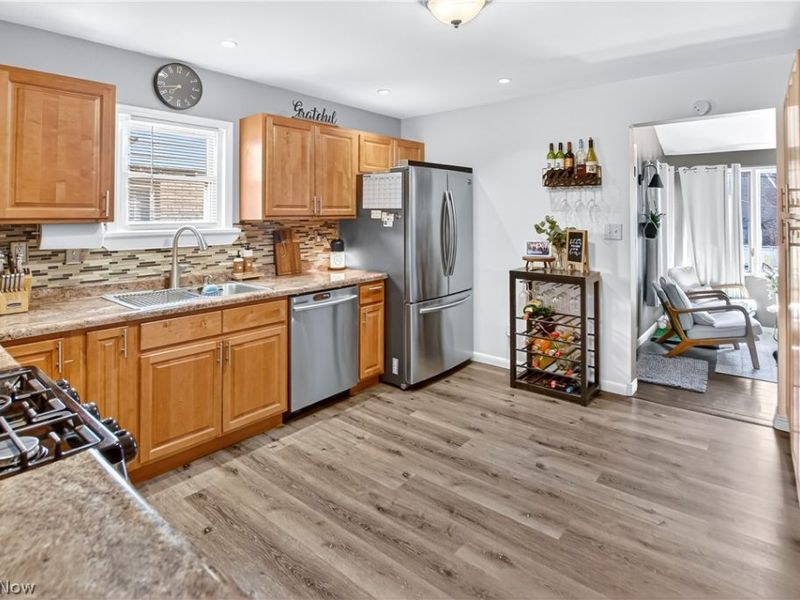 10903 Parkhurst Drive , Cleveland, OH 44111 Photo 9