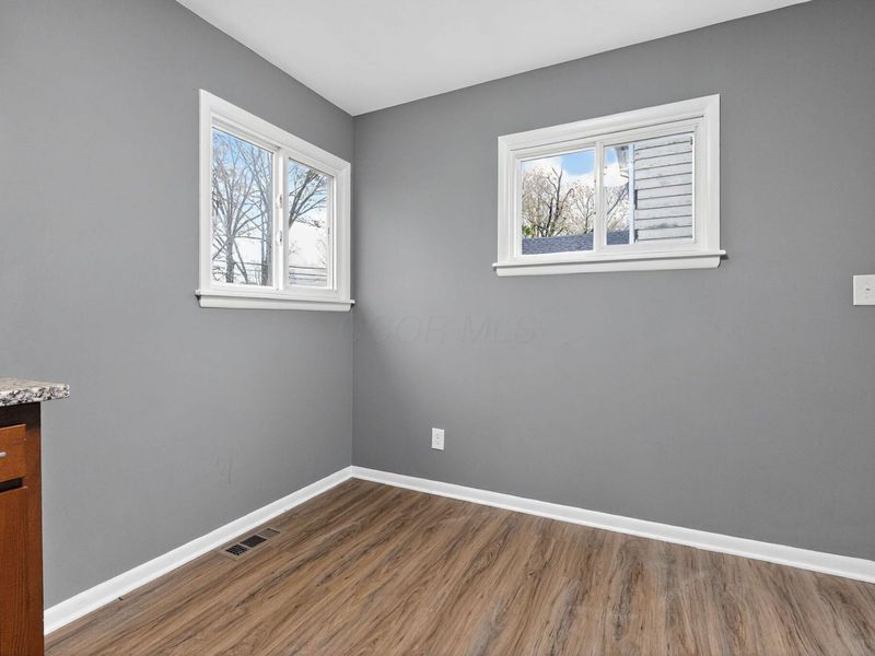 4232 Mayflower Boulevard , Columbus, OH 43213 Photo 11