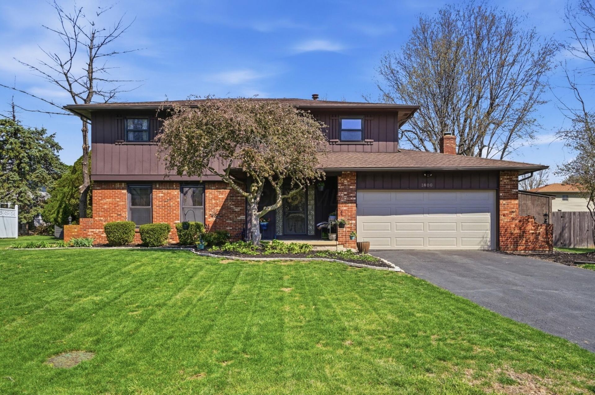 1800 Lakehill Court, Columbus, OH 43229 Main Photo