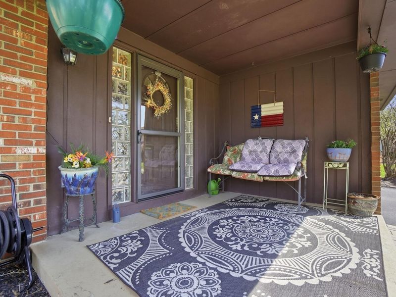 1800 Lakehill Court, Columbus, OH 43229 Photo 2