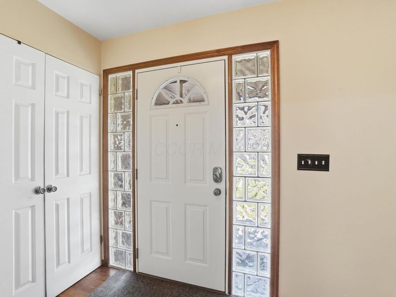 1800 Lakehill Court, Columbus, OH 43229 Photo 3