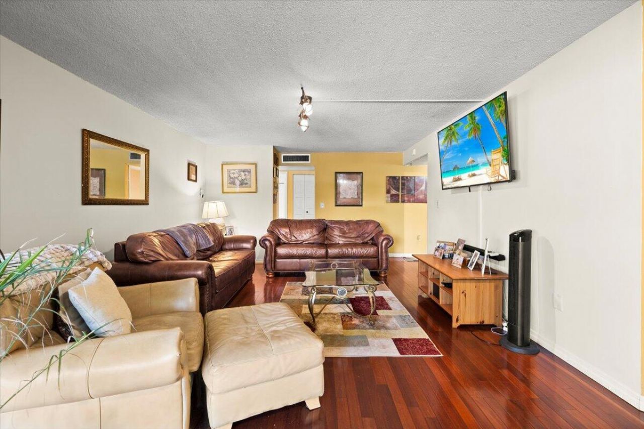 6755 W Broward Boulevard, Plantation, FL 33317 Photo