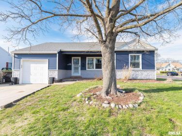1 RICHARDSON Court, Pekin, IL 61554