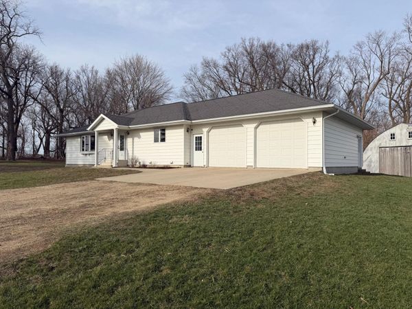 16612 670th Avenue, Alden, MN 56009