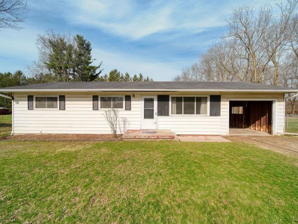 1616 Mitchell , Adrian, MI 49221