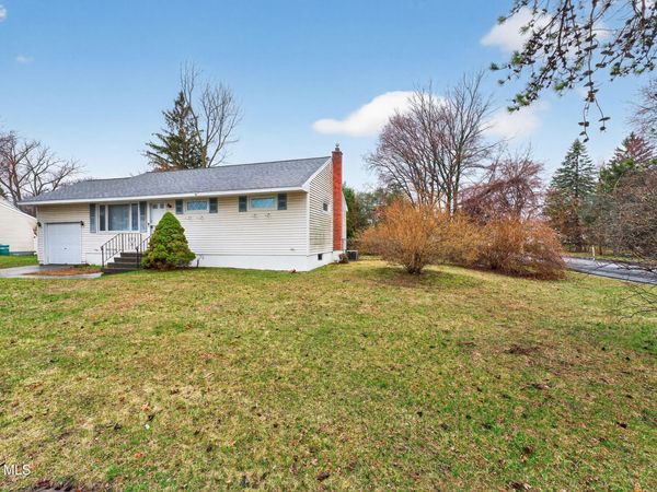 49 Tattersall Lane, Colonie, NY 12205