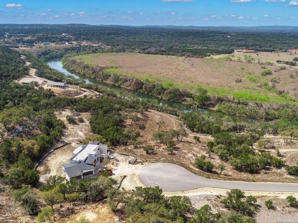 2042 Paradise Pkwy, Canyon Lake, TX 78133