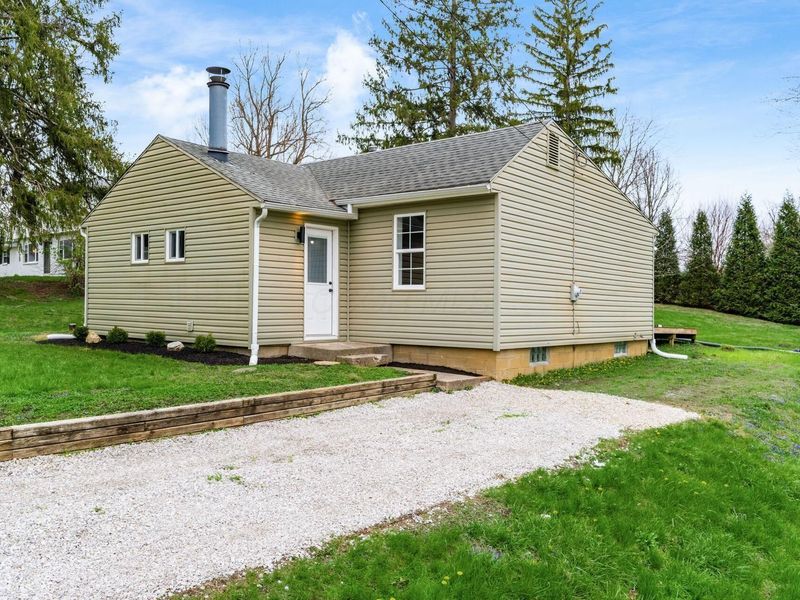 932 Montgomery Road NE, Newark, OH 43055 Photo 1