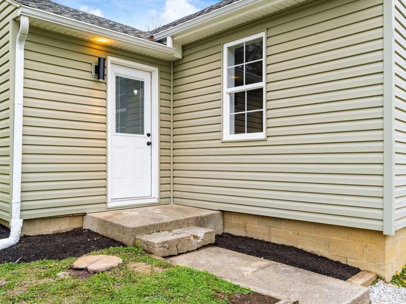 932 Montgomery Road NE, Newark, OH 43055 Photo 2