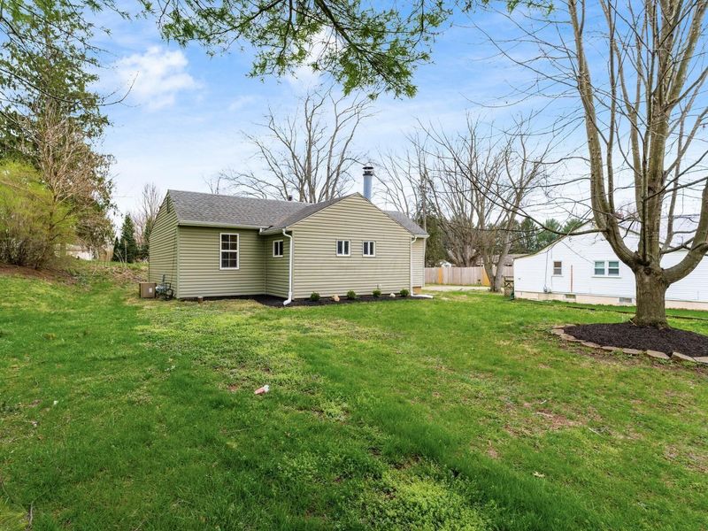 932 Montgomery Road NE, Newark, OH 43055 Photo 4