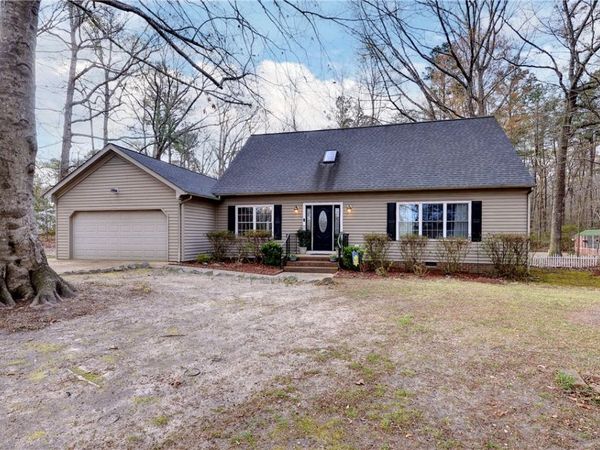 3592 Woodstock Road , Gloucester, VA 23061