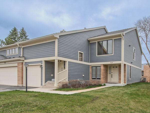 724 Ascot Court , Libertyville, IL 60048