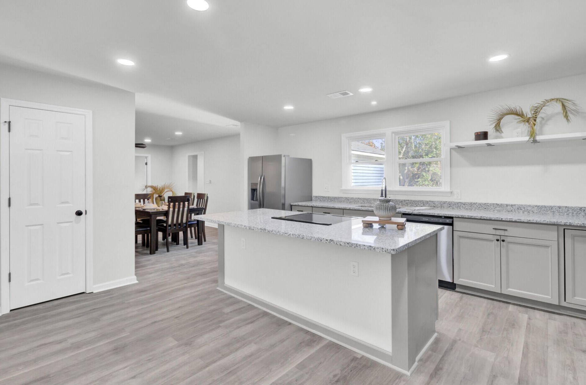 200 Roosevelt Drive Photo 14