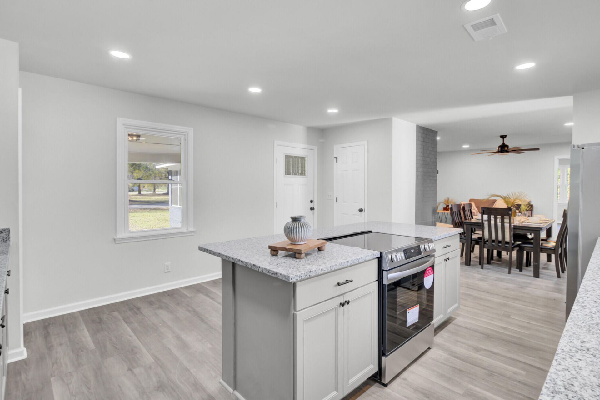 200 Roosevelt Drive Photo 15