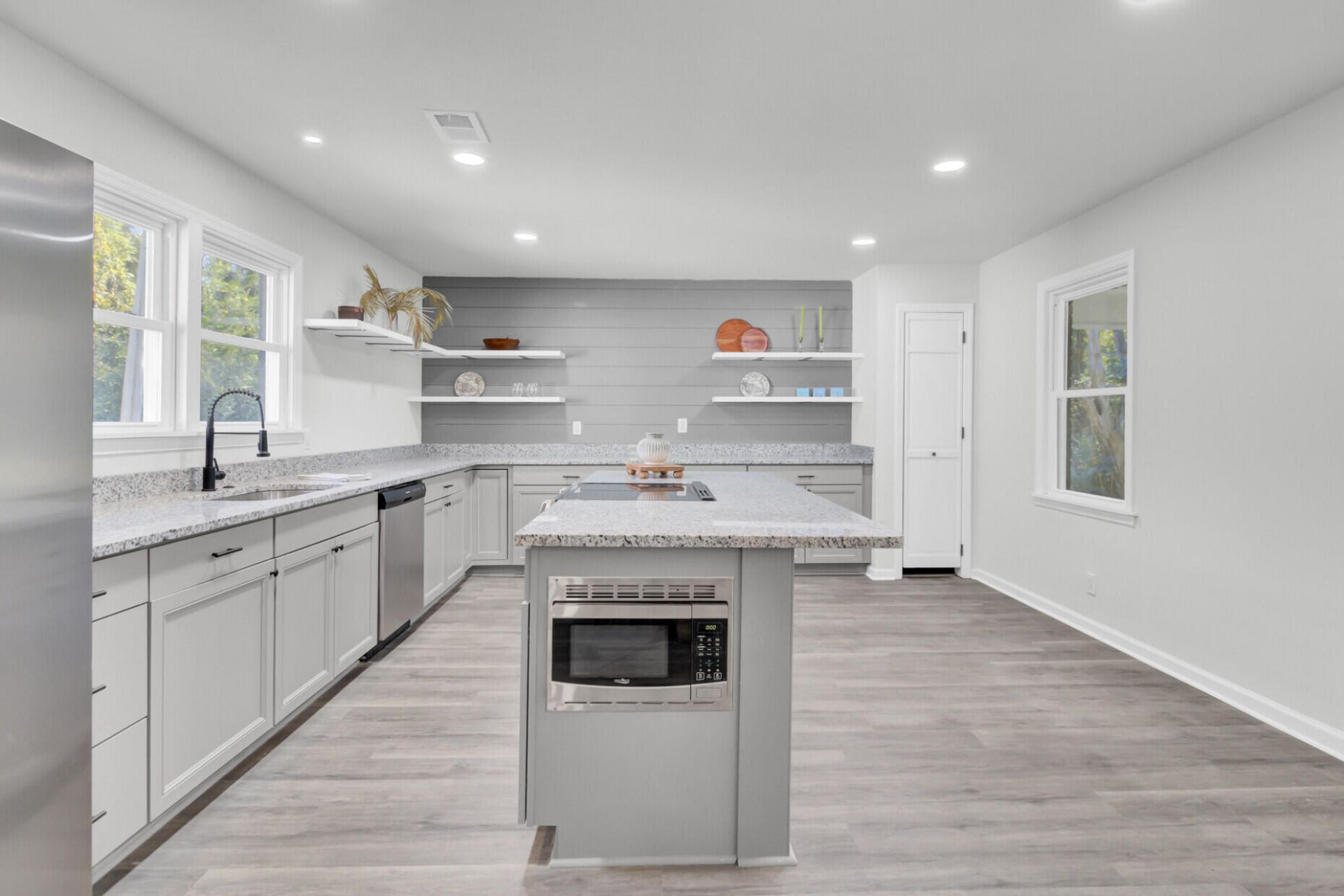 200 Roosevelt Drive Photo 16