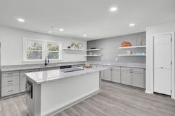 200 Roosevelt Drive photo 4