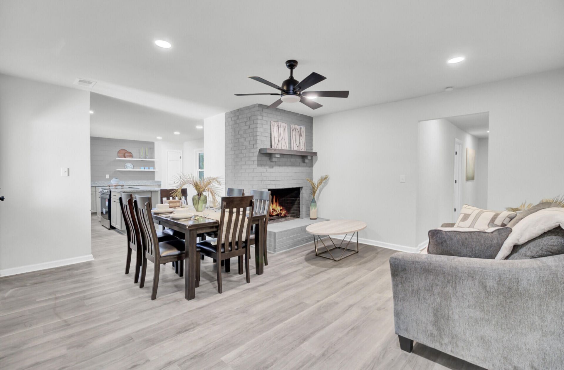 200 Roosevelt Drive Photo 20