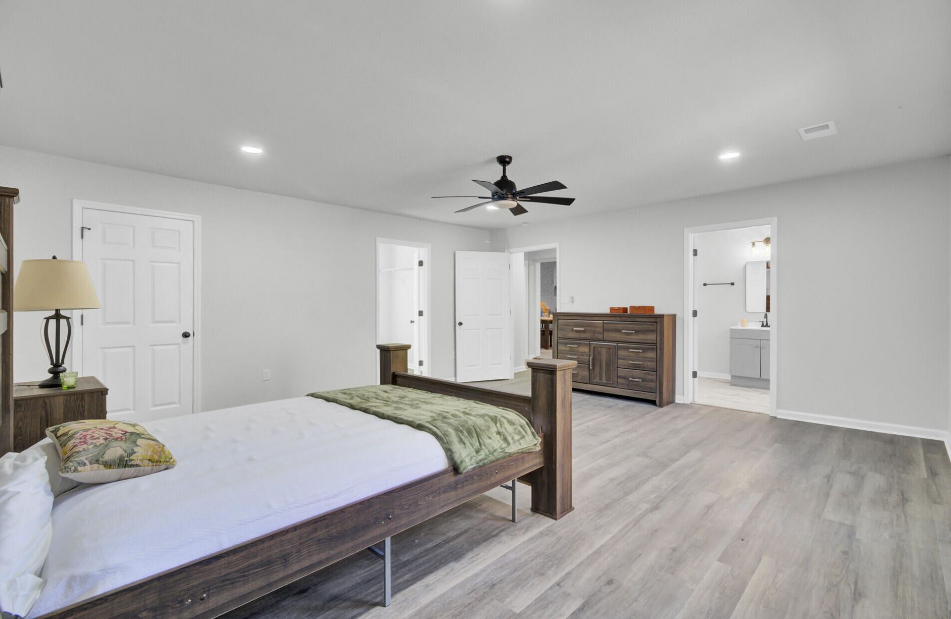 200 Roosevelt Drive Photo 22