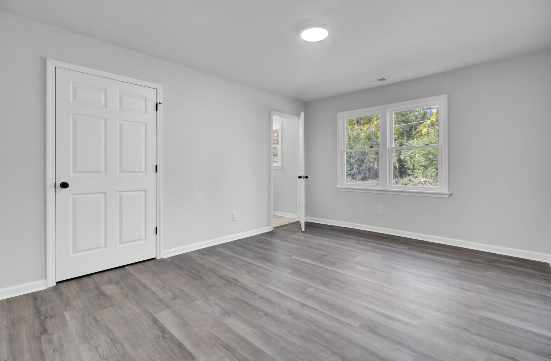 200 Roosevelt Drive Photo 28